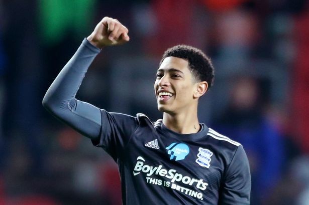 本赛季文班缺阵时马刺战绩为7胜2负，而上赛季则为13胜23负