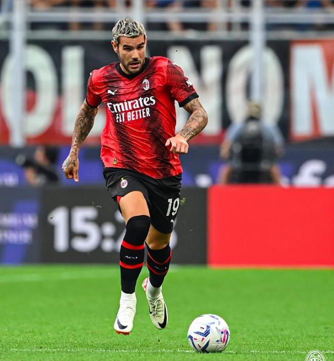 比利亚雷亚尔欧冠六场1平5负排倒数第二，但在西甲暂列第三位（比利亚雷亚尔欧冠6战1平5负居倒数第二，西甲却暂列第三位）