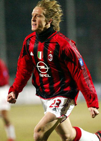 克雷桑在中超表现突出，国安亚冠奖金或成关键，球队需重视中场深度。