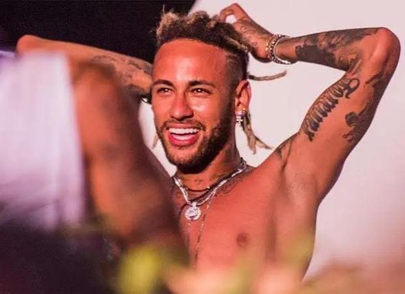 湖人浓眉哥篮下统治助力球队获胜