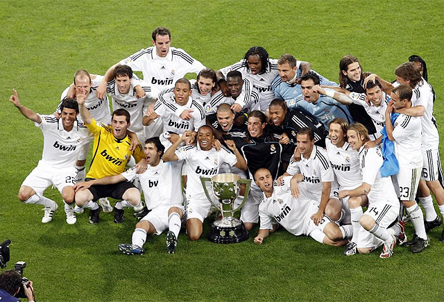 如今足坛的老队友相聚：