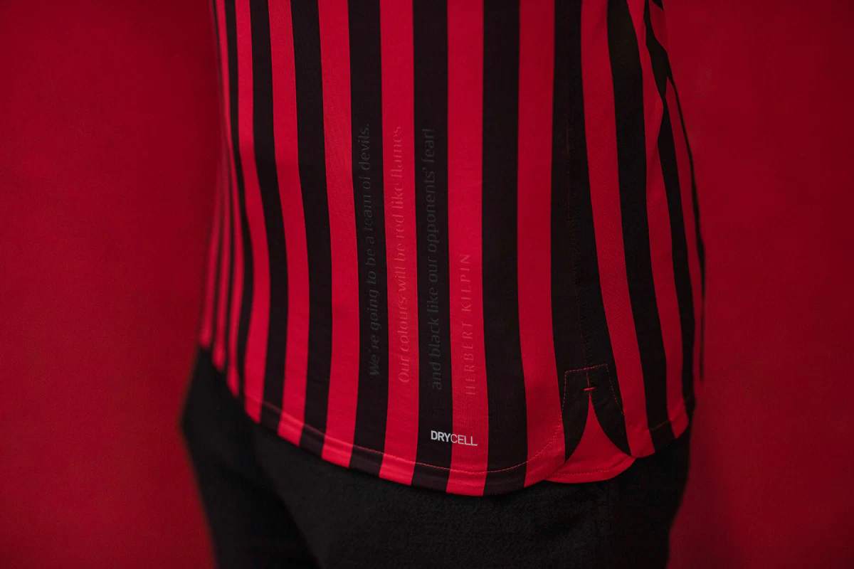 张伯伦代表阿森纳U21出战曼联U21，8年后再为枪手比赛