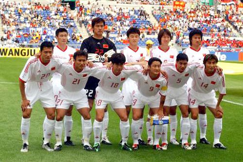 官方：今夏加盟维拉的19岁后卫厄兹詹租借加盟安德莱赫特