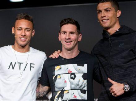 足球英超双红会爆发冲突，多人吃黄牌