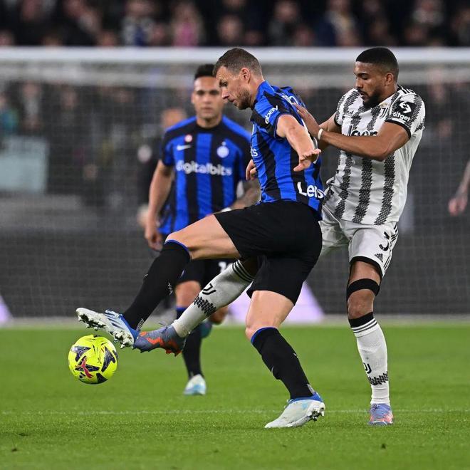 FIFA年度最佳女足球员候选：拉索、邦马蒂、卡尔登泰等人在列（FIFA年度最佳女足候选名单公布：拉索、邦马蒂、卡尔登泰等入选）